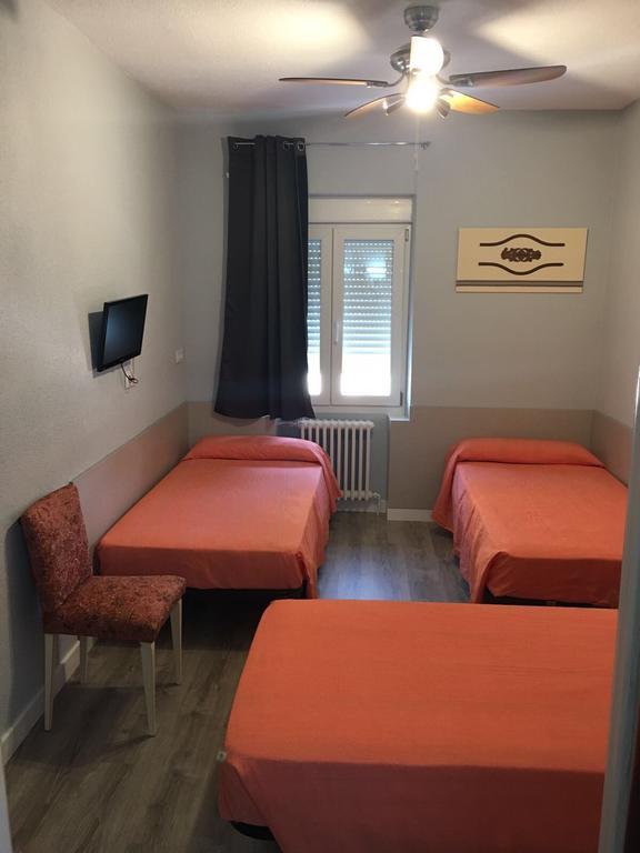 Hostal Rosales Aranda de Duero Ngoại thất bức ảnh